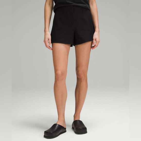 Lululemon Utilitech Relaxed-Fit High-Rise Short 3.5” inseam in Black, Size 12 - Picture 1 of 10